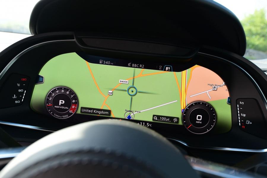 Панель приборов Audi R8 V10 2015 года  (UK) (фото 2 из 25)